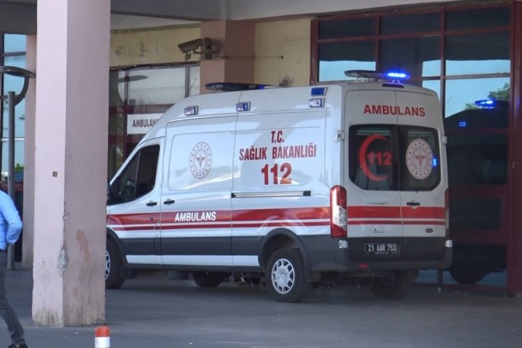 Diyarbakır'da &ccedil;ocukların kavgası katliama d&ouml;nd&uuml;: 1 &ouml;l&uuml;, 4 ağır yaralı!