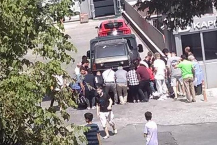 İstanbul Gaziosmanpaşa'da bir kadın, &ccedil;ekicinin altında kaldı