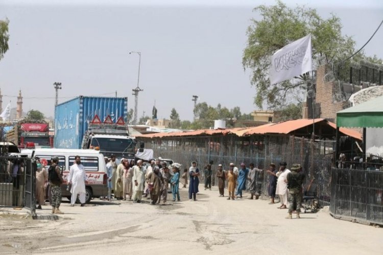 Afganistan'da vatandaşlar Pakistan sınırına akın etti