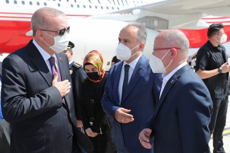 AK Parti Bursa İl Başkanı G&uuml;rkan: "Şanlı tarihimize yakışan hizmetler i&ccedil;in gece g&uuml;nd&uuml;z &ccedil;alışıyoruz"
