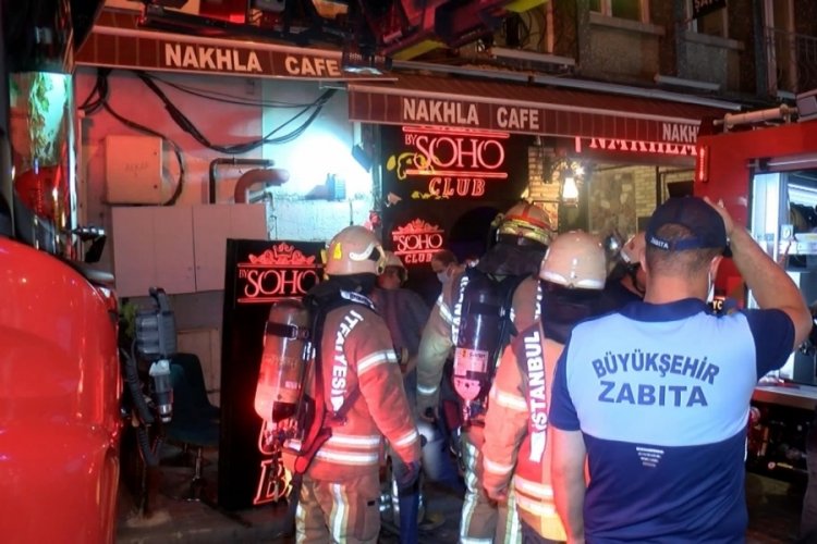 İstanbul'da İstiklal Caddesi'nde gece saatlerinde yangın paniği!