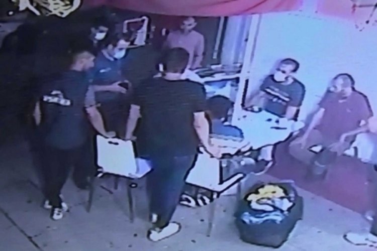 Telefonunu &ccedil;alan hırsıza &uuml;z&uuml;l&uuml;p telefon ve har&ccedil;lık verdi