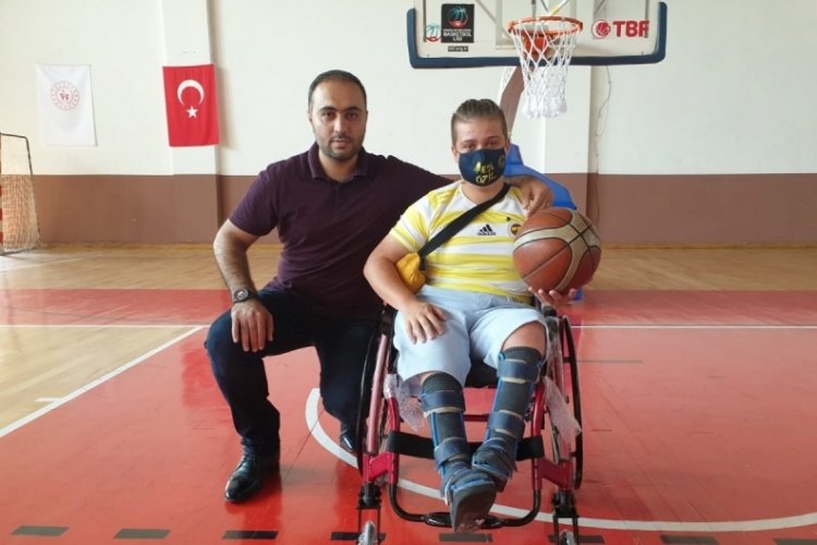 Bursa'da engelli gencin basketbol hay&acirc;li gerçekleşti