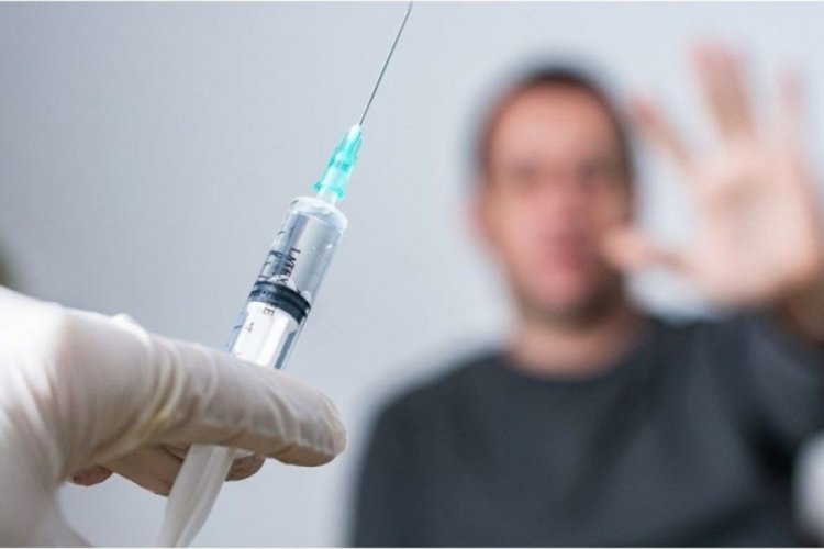 Aşı karşıtı paylaşımlar yapan doktor meslekten men edildi