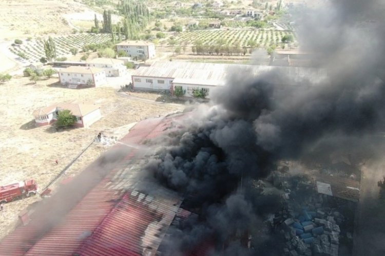 Kayseri'deki fabrikada yangınını söndürme çalışmaları devam ediyor