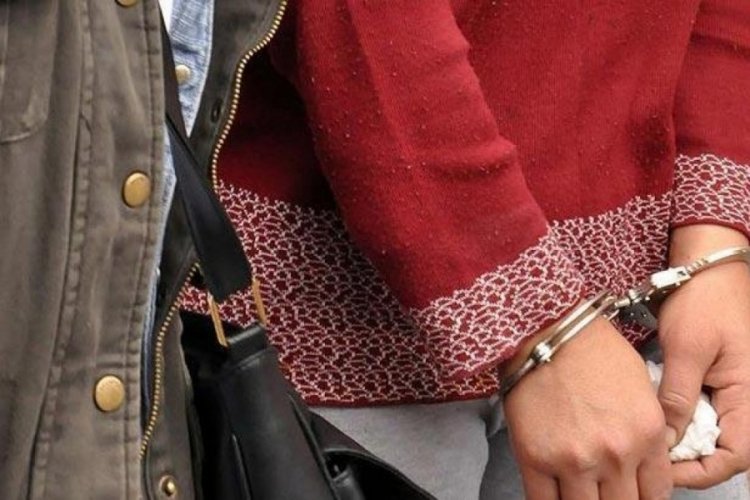 Eski emniyet m&uuml;d&uuml;r&uuml;n&uuml;n eşi FET&Ouml;'den tutuklandı