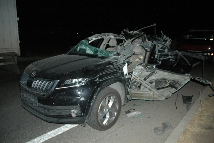 Diyarbakır'da kamyon ve otomobil &ccedil;arpıştı: 1 kişi &ouml;ld&uuml;