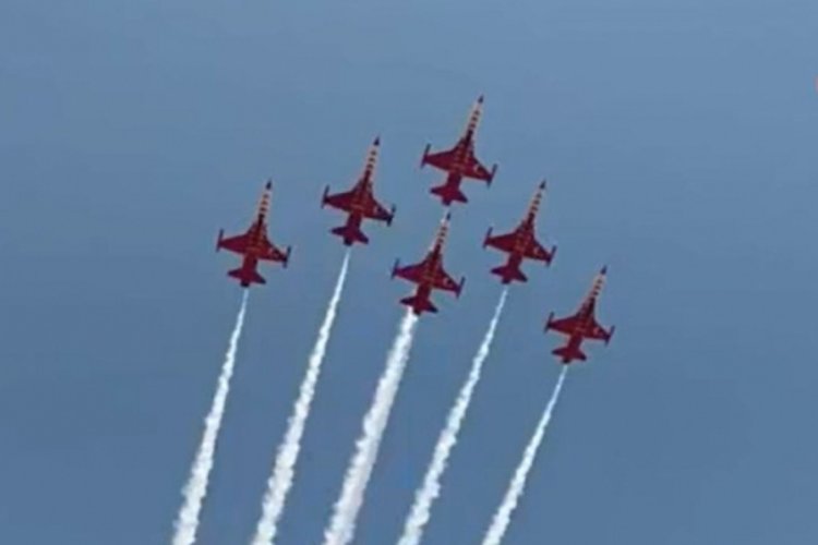 Milli Savunma Bakanlığı T&uuml;rk Yıldızlarının g&ouml;sterisini paylaştı