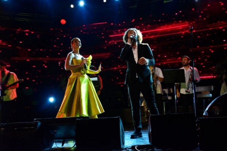 Fettah Can ve Cansu Kurtcu, Uluslararası Bursa Festivali'nde konser verdi