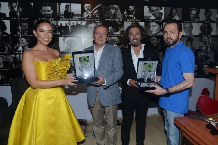 Fettah Can ve Cansu Kurtçu Bursa'da müzikseverlerle buluştu