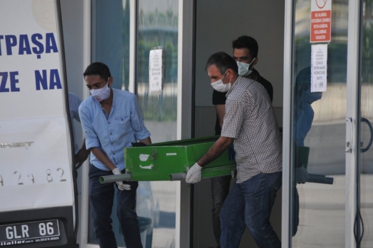 Seraya &ccedil;alışmaya giden 3 &ccedil;ocuk annesi kadın trafik kazasında &ouml;ld&uuml;