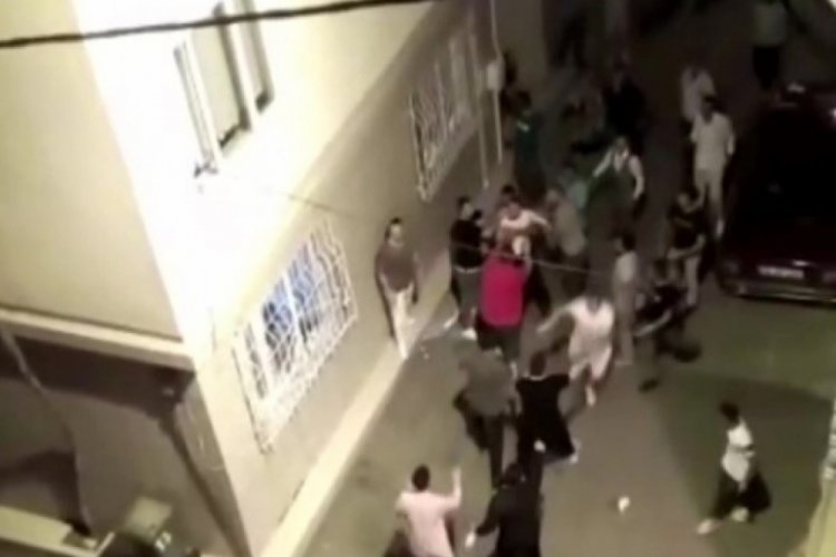 Bursa'da d&uuml;ğ&uuml;nde yumruklar havada u&ccedil;uştu!