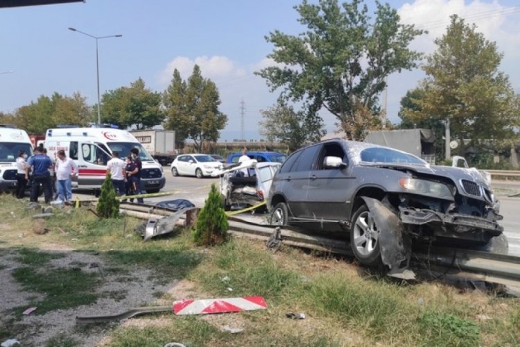 Bursa'da geri manevra yaparken bir otomobilin çarptığı aracın sürücüsü hayatını kaybetti