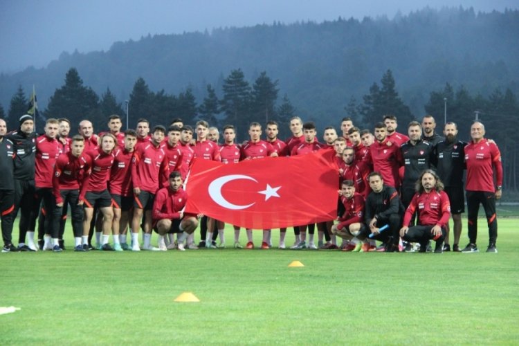 &Uuml;mit Milli Takım, &ccedil;alışmalarına başladı