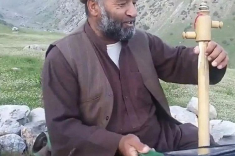 Taliban, Afgan müzisyeni şarkı söylediği için vahşice öldürdü!