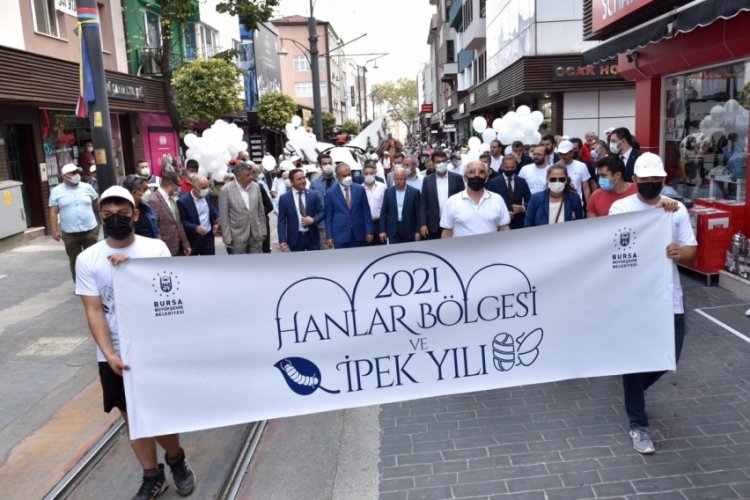 Bursa'da 6 asırlık handa develi koza mezadı
