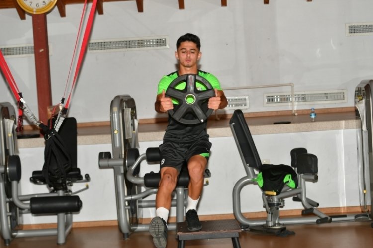 Bursaspor g&uuml;n&uuml;n ilk antrenmanına kuvvet &ccedil;alışarak başladı&nbsp;&nbsp; &nbsp;