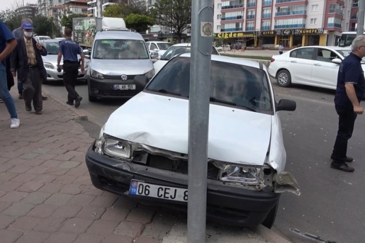 Kırıkkale'de feci kaza! Freni boşalan vin&ccedil; 7 araca &ccedil;arptı: 2 yaralı