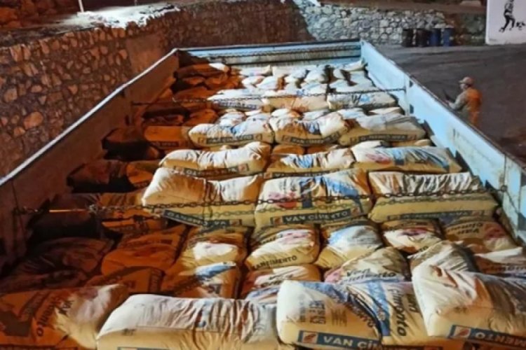 Van'da &ccedil;imento torbalarının altından 78 g&ouml;&ccedil;men &ccedil;ıktı