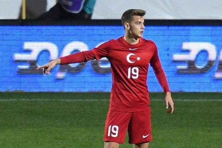 Batuhan K&ouml;r: "Bu kutsal formayı taşımanın gururunu yaşamak paha bi&ccedil;ilemez"