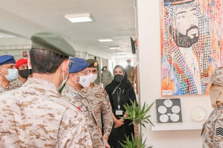 Suudi Arabistan'da kadın askerler mezun!