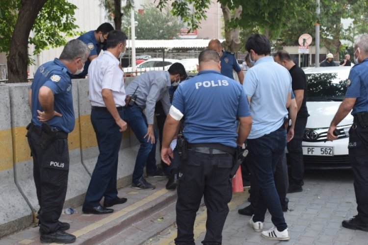 Malatya'da adliye &ouml;n&uuml;nde kendini yakmak istedi