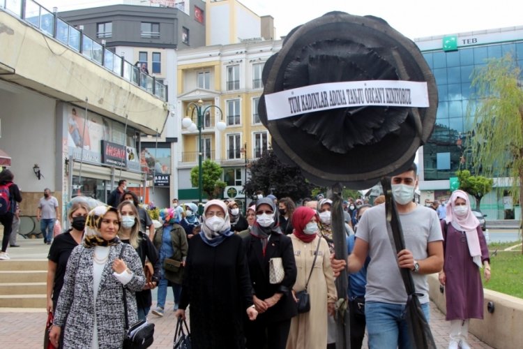 Bolu Belediye Başkanı Özcan�a siyah çelenkli tepki