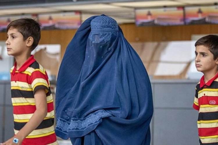 Tahliye edilen Afganların 40 bini ABD dışında bekletiliyor