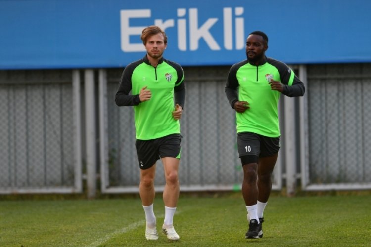 Bursaspor'da &Ccedil;ok&ccedil;alış ve Ofosu takımdan ayrı &ccedil;alıştı