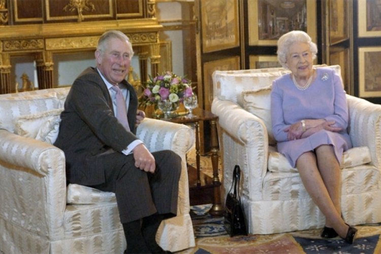 Krali&ccedil;e Elizabeth, Cristiano Ronaldo'dan imzalı forma istedi