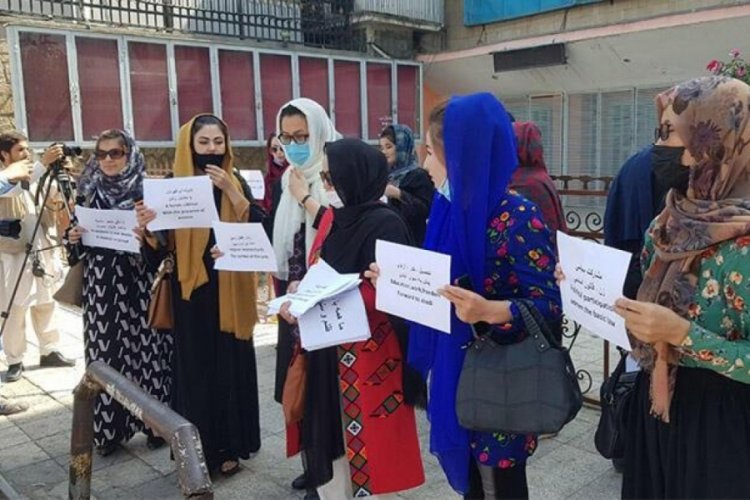 Afganistan Kabil'de kadınlar, hakları i&ccedil;in g&ouml;steri d&uuml;zenledi