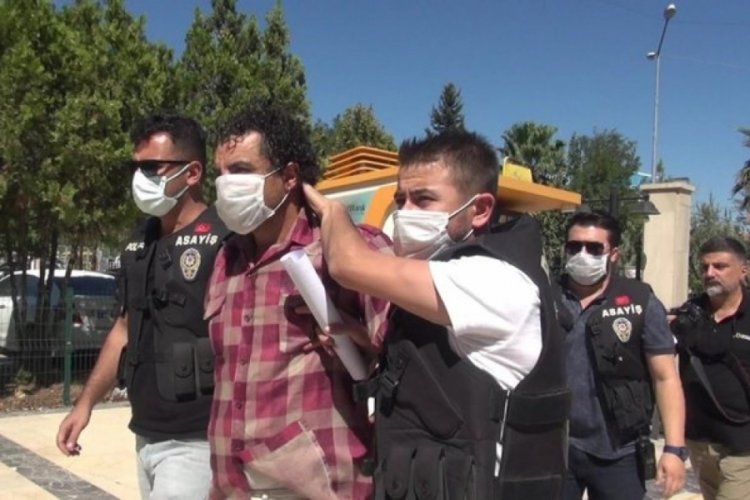 Şanlıurfa'da kızının &uuml;st&uuml;ne tiner d&ouml;k&uuml;p yakan baba adliyede!