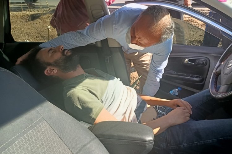 Yaralanan s&uuml;r&uuml;c&uuml;ye ilk m&uuml;dahaleyi belediye başkanı yaptı