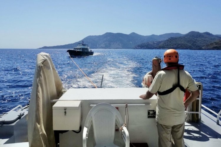 Muğla'da yanan teknedeki 4 kişi kurtarıldı