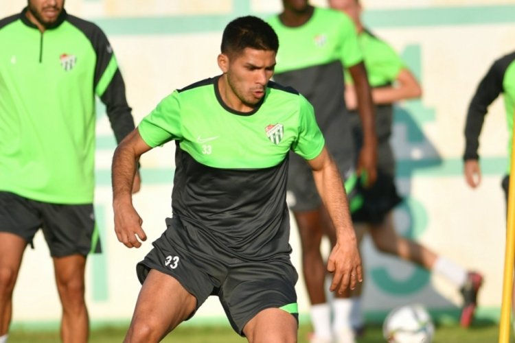 Bursaspor'un yeni transferleri Zalazar ve Acolatse ilk idmanına &ccedil;ıktı