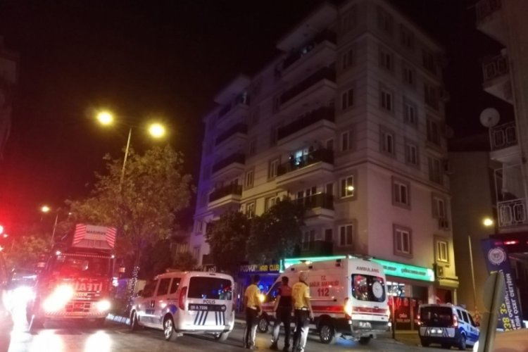 Nişanlısıyla tartışan kadın, kendisini atmaya kalktı