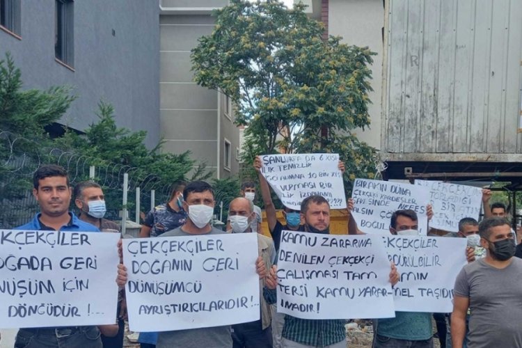 Kağıt toplayıcılarından protesto: &Ccedil;alıp &ccedil;ırpmadan onurumuzla yaşamak i&ccedil;in bu işi yapıyoruz
