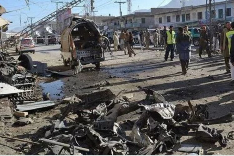Pakistan'da patlama sonucunda 3 kişi &ouml;ld&uuml;
