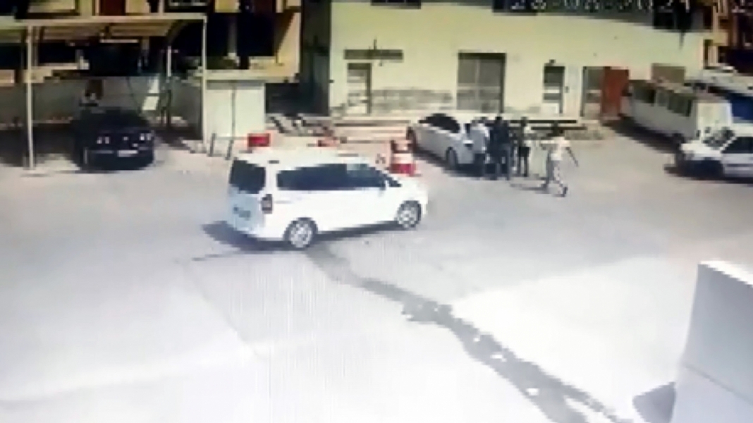 Adana'da iş yerinden 1 milyon TL'lik malzeme &ccedil;aldı