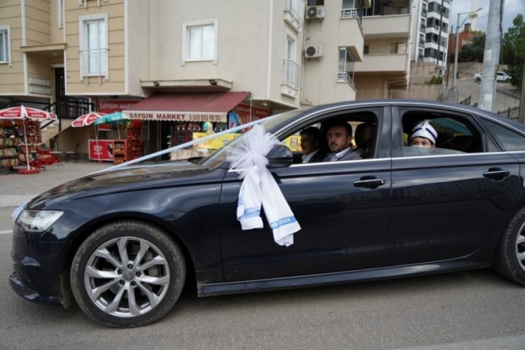 Bursa'da belediye başkanı sünnet çocuklarını gezdirdi