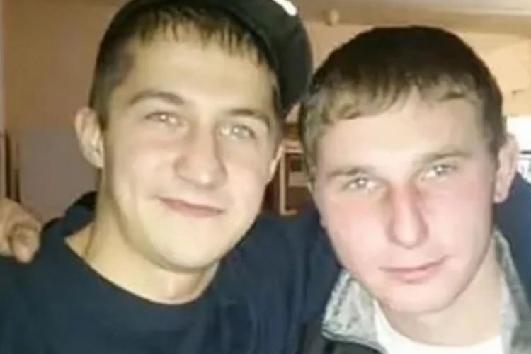 Rusya halkı o babaya sahip &ccedil;ıktı! &Ccedil;ocuk istismarcısı arkadaşını &ouml;ld&uuml;rd&uuml;
