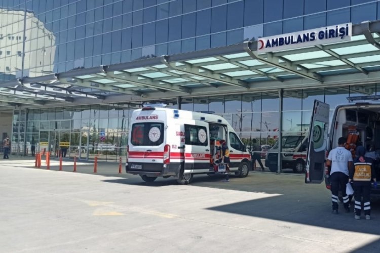 Kargaya ateş ederken balkondaki komşu kadını vurdu