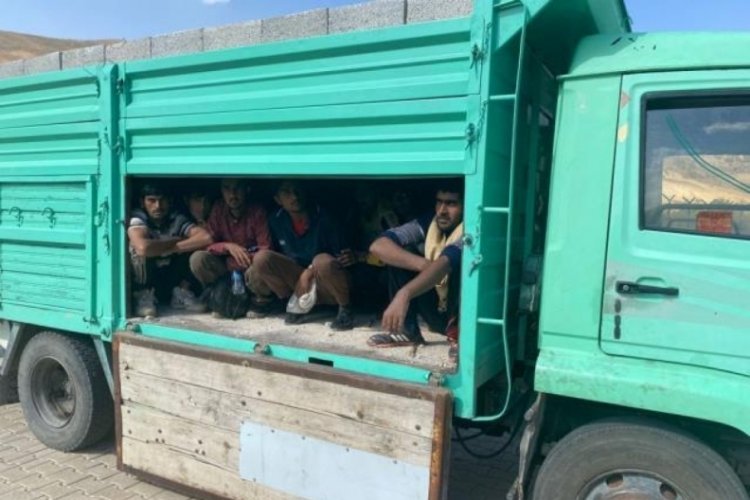 Van'da  40 d&uuml;zensiz g&ouml;&ccedil;men yakalandı