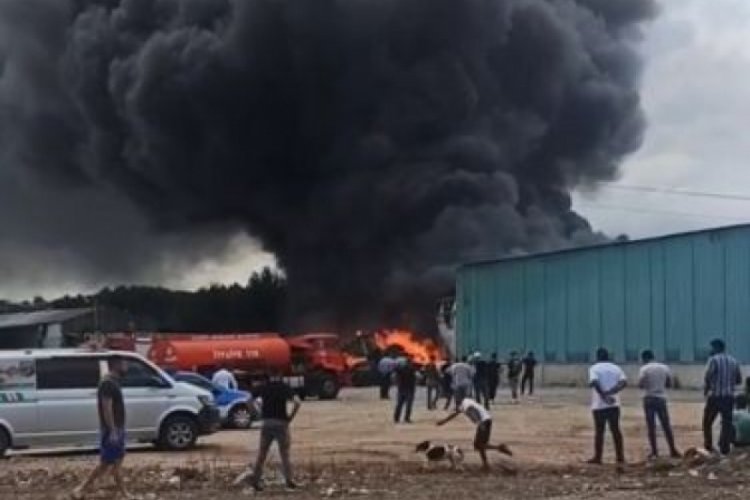 Sakarya'da geri d&ouml;n&uuml;ş&uuml;m fabrikasında yangın