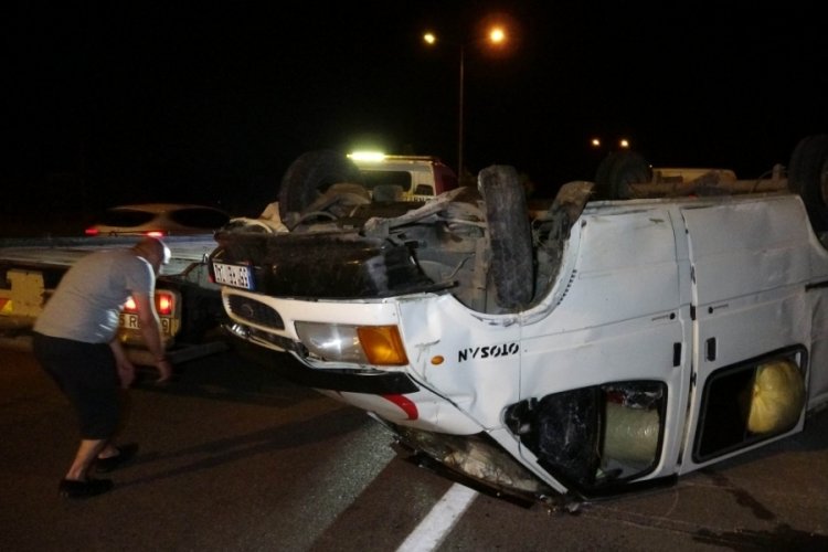 Samsun'da fındık y&uuml;kl&uuml; minib&uuml;s takla attı