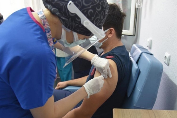 İnanılmaz iddia! "Sağlık &ccedil;alışanları, kendi aşı kayıtlarında hile yapıyor"