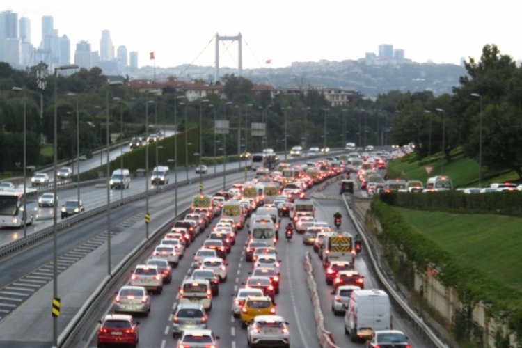 Okullar a&ccedil;ılınca trafik y&uuml;zde 62 seviyesine y&uuml;kseldi