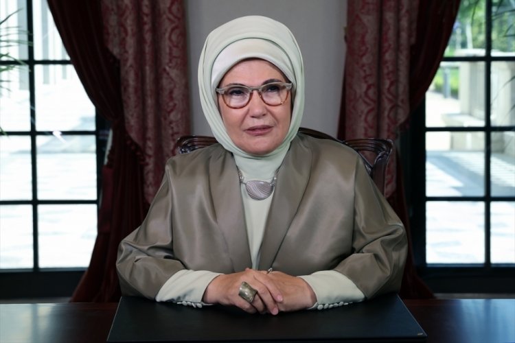 Emine Erdoğan, ders başı yapan &ouml;ğrencilere başarı dileklerini iletti