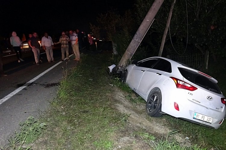 D&uuml;zce'de kazayı g&ouml;r&uuml;p duran s&uuml;r&uuml;c&uuml;n&uuml;n cipine otomobil &ccedil;arptı: 7 yaralı
