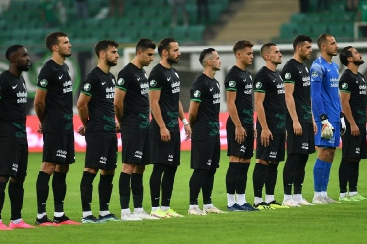 Bursaspor'da 3 ma&ccedil;ta 22 oyuncu forma şansı buldu